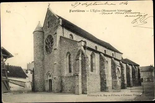 Ak Ferrieres Seine et Marne, l'Eglise, vue générale, monument historique