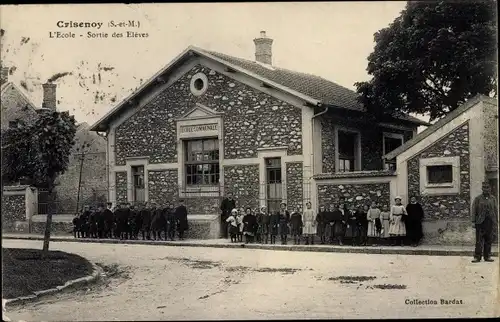 Ak Crisenoy Seine et Marne, L'Ecole, Sortie des Eleves