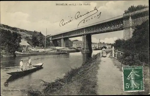 Ak Segré Maine et Loire, Uferpartie, Le Viaduc, Brücke, Ruderboot