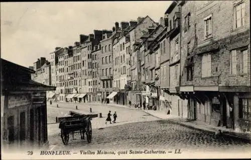 Ak Honfleur Calvados, Vieiltes Maisons, quai Sainte Catherine, Kutsche