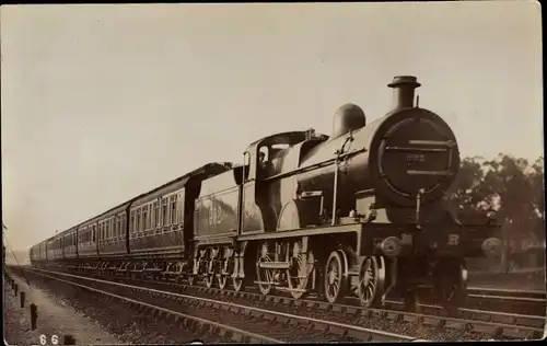 Ak Britische Eisenbahn, MR 992, 5007, later 4107, up Bradford, Leeds passing Harpender