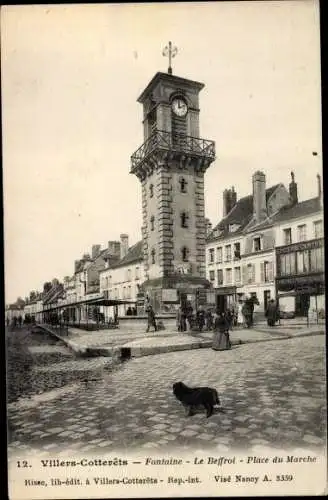 Ak Villers Cotterêts Aisne, Fontaine, Le Beffroi, Place du Marche, chien