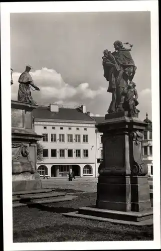 Ak Vyškov Wischau Südmähren, Ortspartie mir Denkmälern