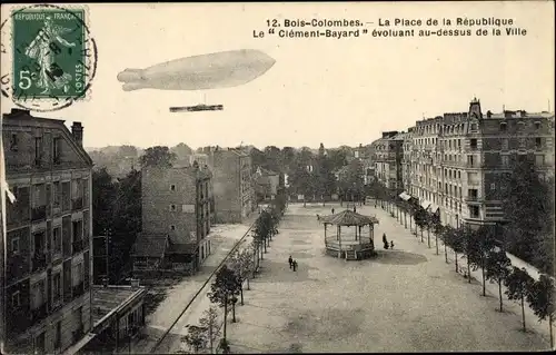 Ak Bois Colombes Hauts de Seine, La Place de la Republique, Le Clement Bayard evoluant