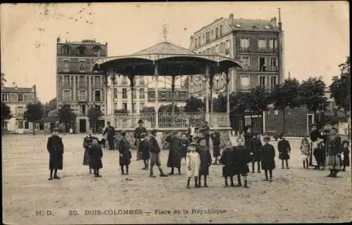 Ak Bois Colombes Hauts de Seine, Place de la Republique