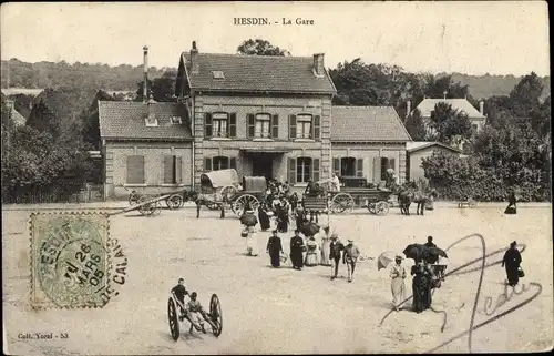 Ak Hesdin Pas de Calais, La Gare, Kutsche