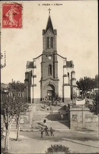 Ak Colea Algerien, L'Eglise, Straßenpartie mit Blick auf die Kirche, Treppe