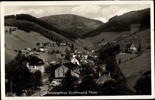 Ak Petzer Region Königgrätz, Sudetengau, Blick auf Riesengebirge