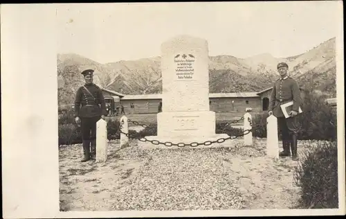 Foto Ak Auto Palanka Bulgarien, Kriegerdenkmal, Waffenbrüderschaft, Deutscher & bulgarischer Soldat