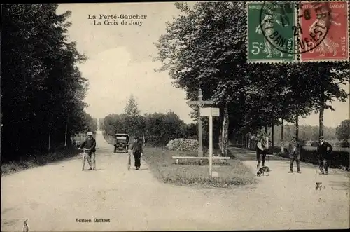 Ak La Ferté Gaucher Seine et Marne, La Croix de Jouy, Auto, Radfahrer