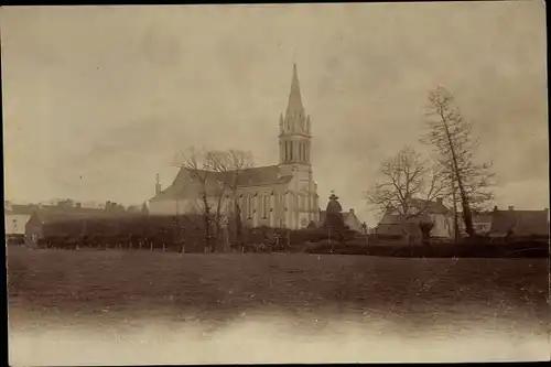 Ak Angrie Maine et Loire, Blick auf Kirche, Ortspartie