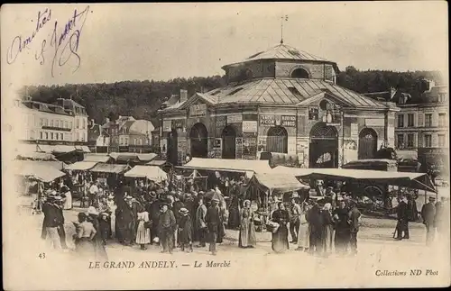 Ak Les Andelys Eure, Le Marché, foule de visiteurs, Le Grand Andely