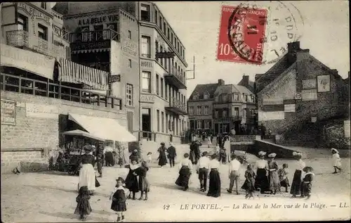 Ak Le Portel Pas de Calais, La Rue de la Mer vue de la Plage