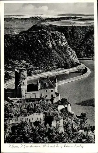 Ak St. Goar u. St. Goarshausen im Rhein Hunsrück Kreis, Blick auf Burg Katz u. Loreley, Bahnstrecke