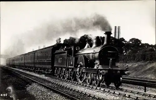 Foto Ak Britische Eisenbahn, R 41103, Newspaper Vans, 5005, up DErby Express passing Mill Hill
