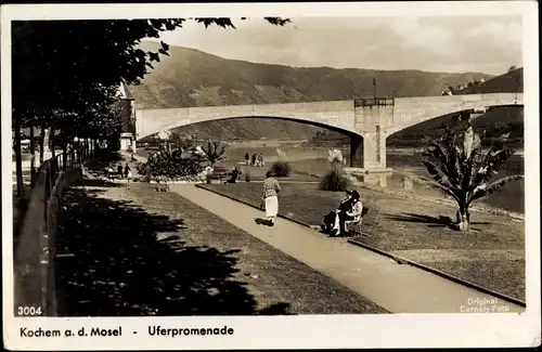 Ak Cochem Mosel, Uferpromenade, Palme, Brücke, Anlagen