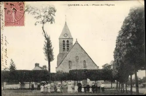 Ak Quiers Seine et Marne, Place de l'Eglise, groupe d'hommes