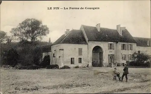 Ak Le Pin Seine et Marne, La ferme de Courgain, vue générale, deux hommes