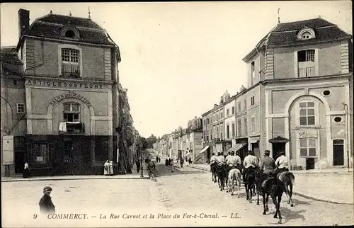 Ak Commercy Lothringen Meuse, La Rue Carnot et la Place du Fer a Cheval, Pferd