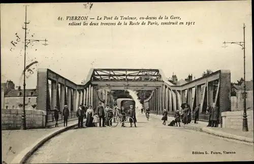 Ak Vierzon Cher, Le Pont de Toulouse, reliant le deux trancons de la Rout de Paris