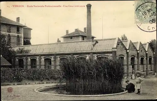 Ak Vierzon Cher, Ecole Nationale Professionnelle, Une Cour interieure