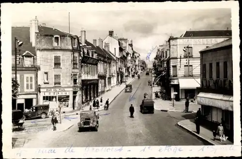 Ak Vierzon Cher, Rue de la Republique, Voiture