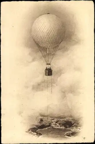 Künstler Ak Fesselballon beim Flug über einem See