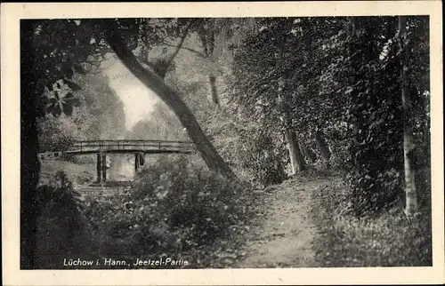 Ak Lüchow im Wendland, Jeetzelpartie, Brücke, Waldweg