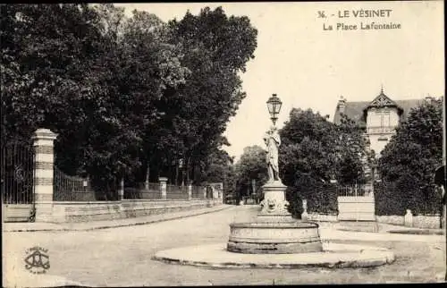 Ak Le Vésinet Yvelines, Place Lafontaine, statue, réverbère