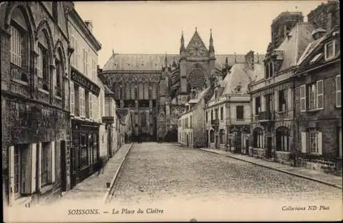 Ak Soissons Aisne, La Place du Cloitre