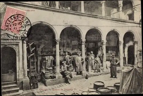 Ak Orléans Loiret, Maison de Francois Ier, arcade, hommes