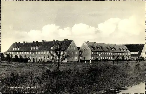 Ak Neufeld Sande in Friesland, Blick nach Mehrfamilienhäusern