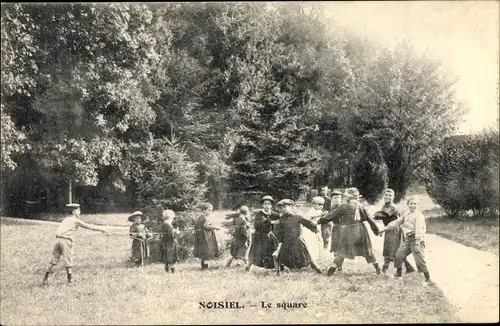 Ak Noisiel Seine-et-Marne, Le square, groupe d'enfants