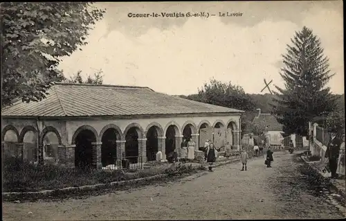 Ak Ozouer le Voulgis Seine et Marne, Le Lavoir, vue générale, gens