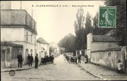 Ak Claye Souilly Seine et Marne, Rue du Pont Neuf, groupe d'enfants et adultes