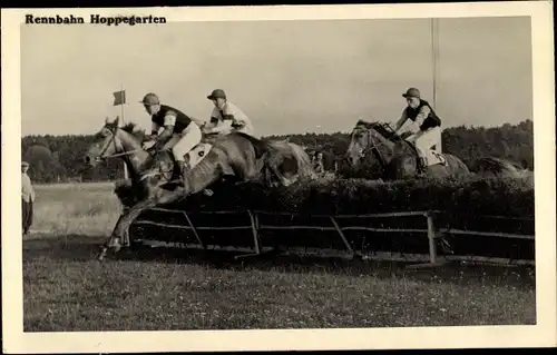 Ak Hoppegarten in Brandenburg, Pferderennbahn, Rennpferde, Jockeys