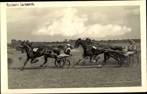 Ak Berlin Lichtenberg Karlshorst, Pferderennbahn, Pferderennen, Jockeys