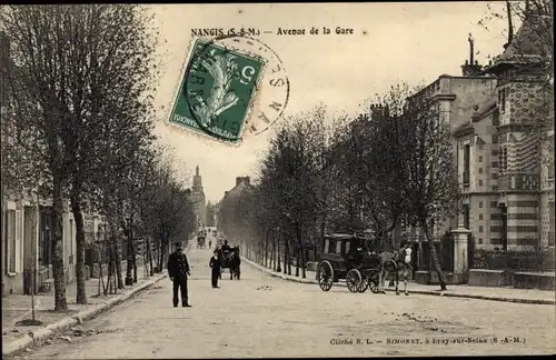 Ak Nangis Seine et Marne, Avenue de la Gare, chariot à cheval, policier