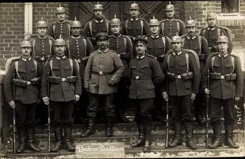 Foto Ak Deutsche Soldaten im Kaiserreich, Berliner Landsturm, Gruppenbild