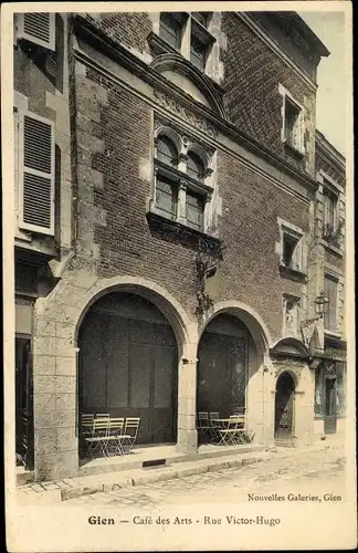 Ak Gien Loiret, Café des Arts, Rue Victor Hugo