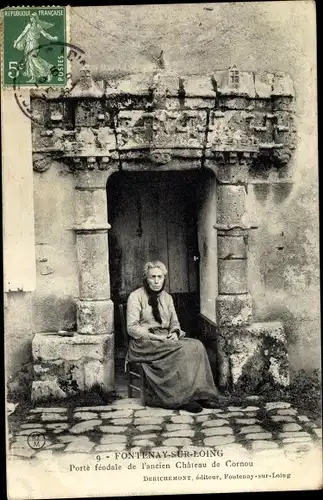 Ak Fontenay sur Loing Loiret, Porte féodale de l'ancien Château de Cornou, vieille dame