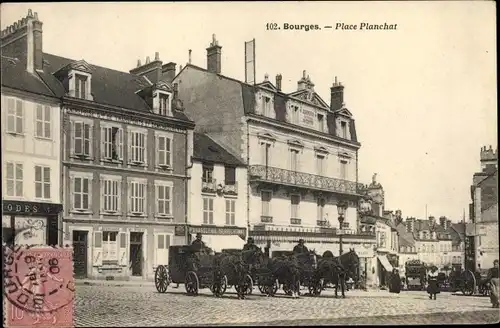 Ak Bourges Cher, Place Planchat, Kutschen