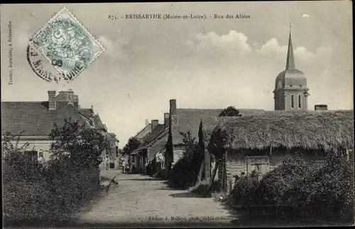 Ak Brissarthe Maine et Loire, Rue des Allees, eglise