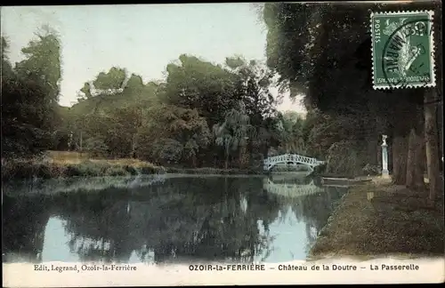 Ak Ozoir la Ferrière Seine et Marne, Chateau de la Doutre, La Passerelle