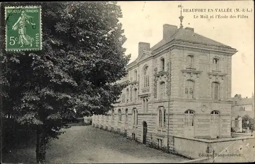 Ak Beaufort en Vallee Beaufort en Anjou Maine et Loire, Le Mail et l'Ecole des Filles