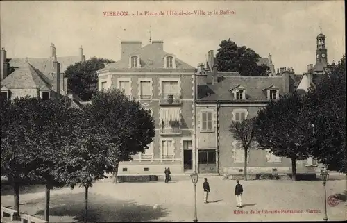 Ak Vierzon Cher, La Place de l'Hotel de Ville et le Beffroi