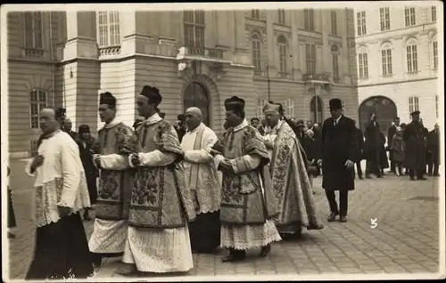 Foto Ak Wien 1. Innere Stadt, Goldenes Priesterjubiläum von Franz Binder 1928, Augustinerkirche