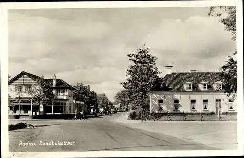 Foto Ak Roden Drenthe Niederlande, Raadhuisstraat