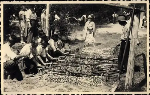 Foto Ak Cuisine en plein vent, Grillspieße