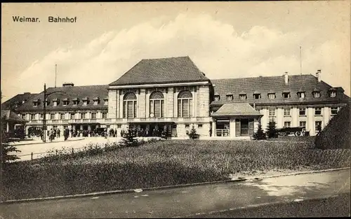 Ak Weimar in Thüringen, Bahnhof, Straßenseite